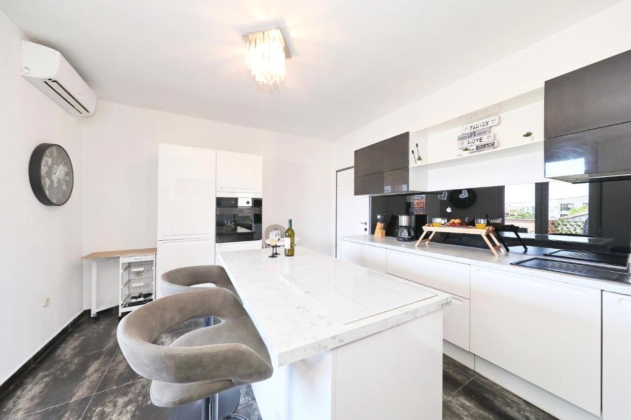 Apartman Nika Sa Jacuzzijem Zadar Exterior foto